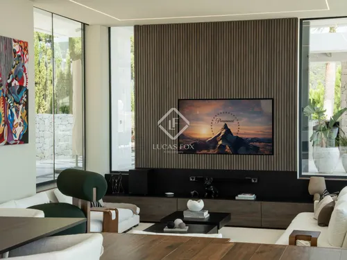 4 Bedrooms House / Villa in Calle Montemayor