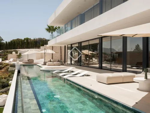 4 Bedrooms House / Villa in Calle Montemayor