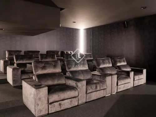 4 Bedrooms House / Villa in Calle Montemayor