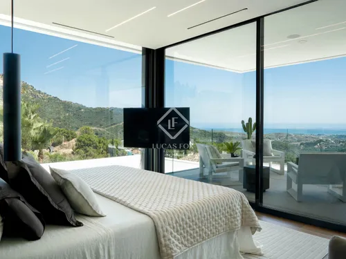 4 Bedrooms House / Villa in Calle Montemayor