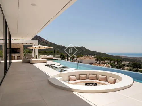 4 Bedrooms House / Villa in Calle Montemayor