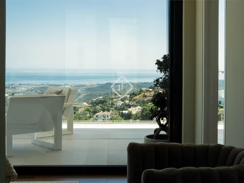 4 Bedrooms House / Villa in Calle Montemayor