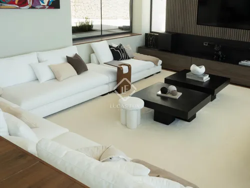 4 Bedrooms House / Villa in Calle Montemayor