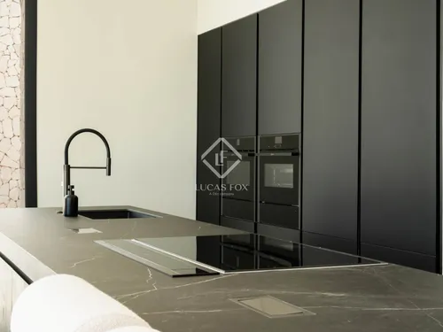 4 Bedrooms House / Villa in Calle Montemayor