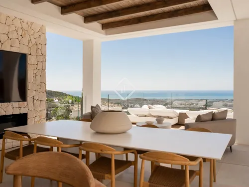 4 Bedrooms House / Villa in Calle Montemayor