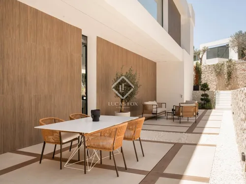 4 Bedrooms House / Villa in Calle Montemayor