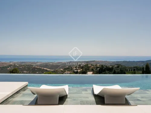 4 Bedrooms House / Villa in Calle Montemayor