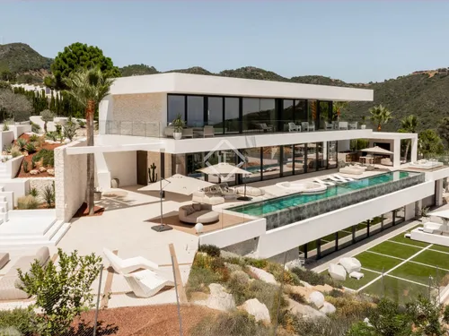 Contemporary Hillside Villa With Panoramic Sea and Mountain Views in a Private Gated Enclave of Benahavís