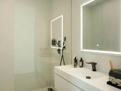 4 Bedrooms House / Villa in Calle Montemayor