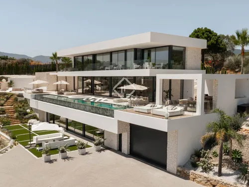 4 Bedrooms House / Villa in Calle Montemayor