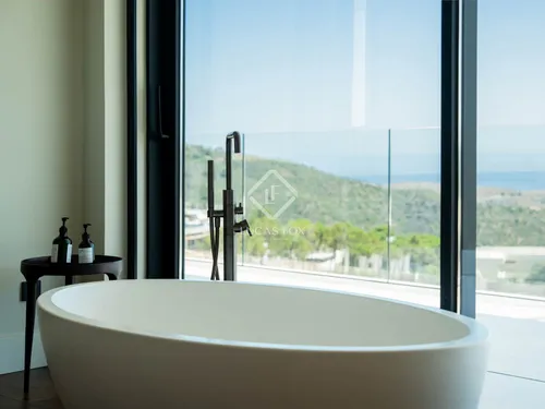 4 Bedrooms House / Villa in Calle Montemayor