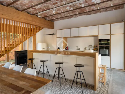 4 Bedrooms House / Villa in Circumval·lació