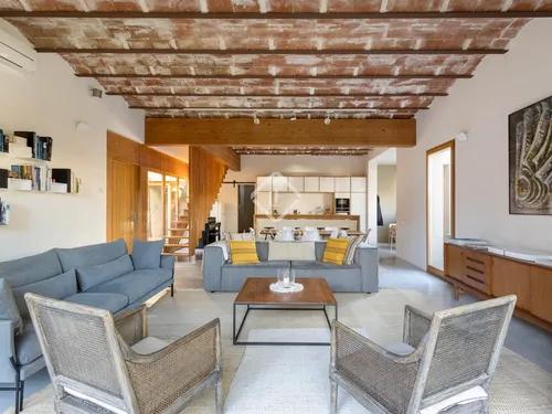 4 Bedrooms House / Villa in Circumval·lació