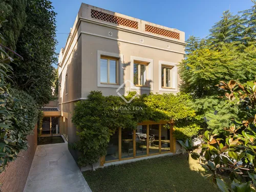 4 Bedrooms House / Villa in Circumval·lació