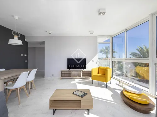 Modern 3-bedroom property for sale on the seafront in Diagonal Mar