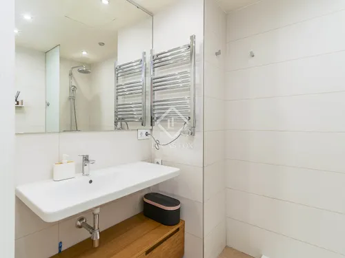 4 Bedrooms Apartment in Espronceda