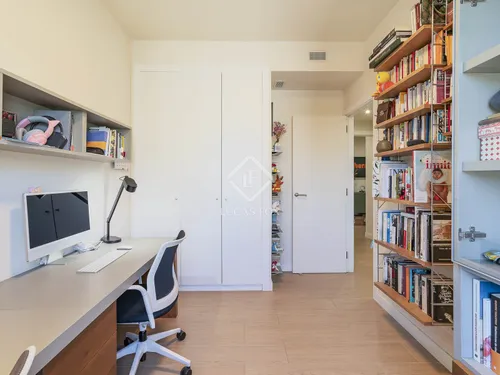 4 Bedrooms Apartment in Espronceda