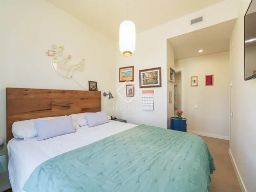 4 Bedrooms Apartment in Espronceda