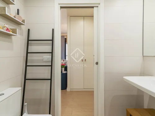 4 Bedrooms Apartment in Espronceda