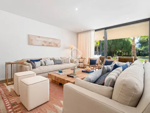 5 Bedrooms House / Villa in C. Buenos Aires