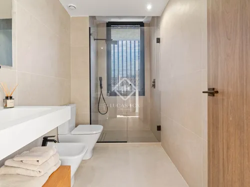 5 Bedrooms House / Villa in C. Buenos Aires