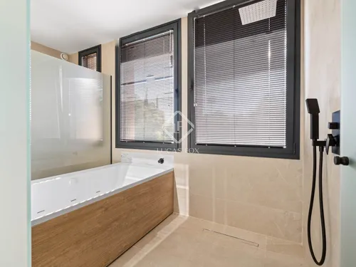 5 Bedrooms House / Villa in C. Buenos Aires