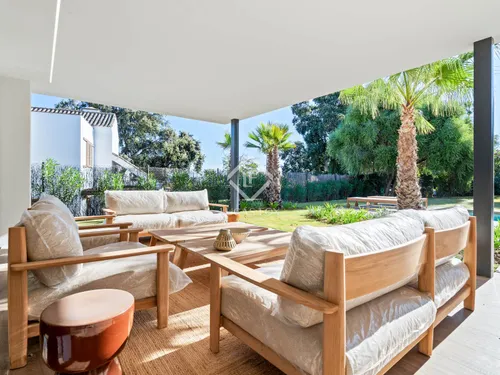 5 Bedrooms House / Villa in C. Buenos Aires