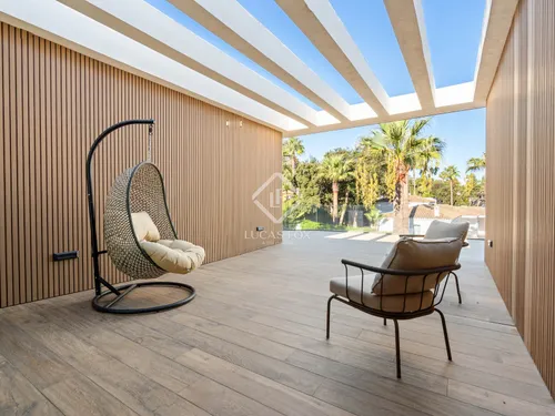 5 Bedrooms House / Villa in C. Buenos Aires