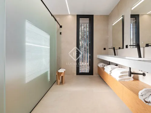 5 Bedrooms House / Villa in C. Buenos Aires