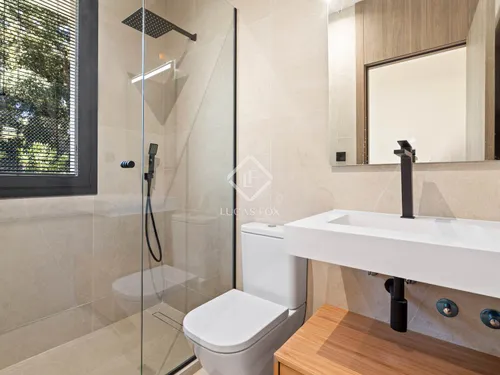 5 Bedrooms House / Villa in C. Buenos Aires