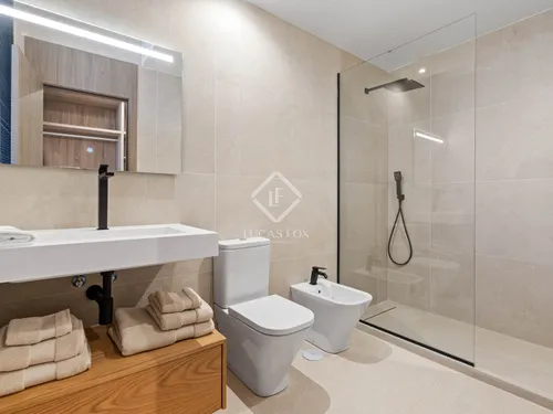 5 Bedrooms House / Villa in C. Buenos Aires