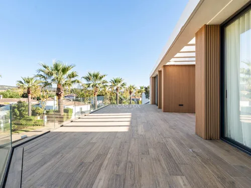 5 Bedrooms House / Villa in C. Buenos Aires