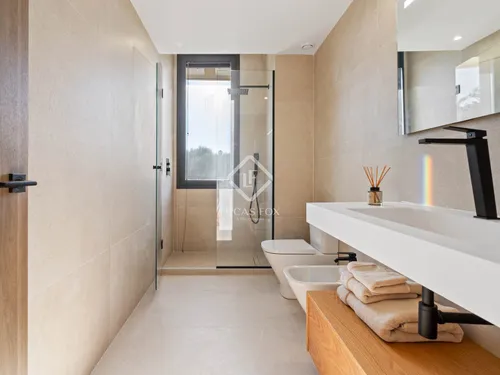 5 Bedrooms House / Villa in C. Buenos Aires