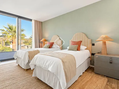 5 Bedrooms House / Villa in C. Buenos Aires