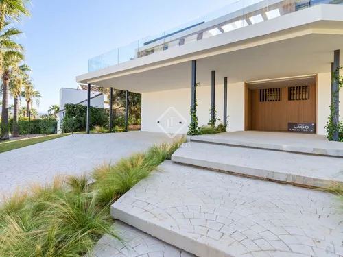 5 Bedrooms House / Villa in C. Buenos Aires