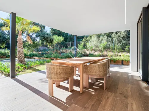 5 Bedrooms House / Villa in C. Buenos Aires