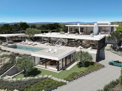 Villa Retiro, an elevated 4-bedroom villa for sale in Sotogrande