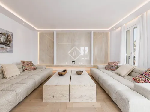 3 Bedrooms Apartment in Diputació