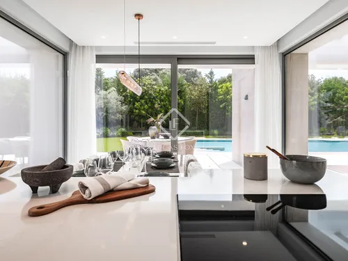 New build 4-Bedroom house with 160 m² terrace for sale in New Golden Mile