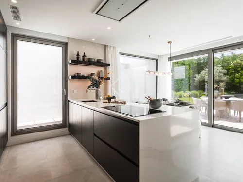 4 Bedrooms House / Villa in Urb. El Paraiso