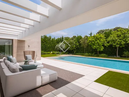 4 Bedrooms House / Villa in Urb. El Paraiso