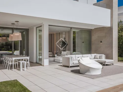 4 Bedrooms House / Villa in Urb. El Paraiso