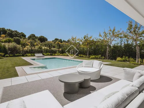 4 Bedrooms House / Villa in Urb. El Paraiso