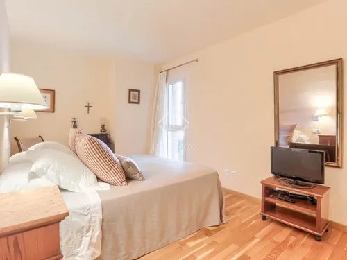 3 Bedrooms Apartment in carrer des barranc