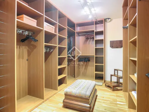 3 Bedrooms Apartment in carrer des barranc