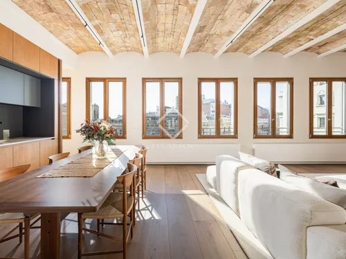 2 Bedrooms Apartment in Ausias Marc