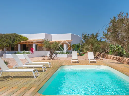 Excellent country house with rental licence, for sale in Formentera