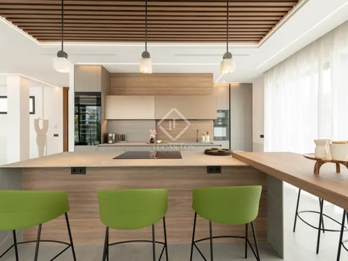 6 Bedrooms House / Villa in Carrer Buho