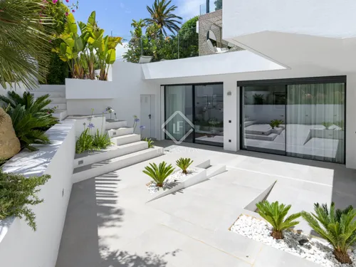 6 Bedrooms House / Villa in Carrer Buho