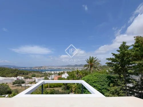 6 Bedrooms House / Villa in Carrer Buho